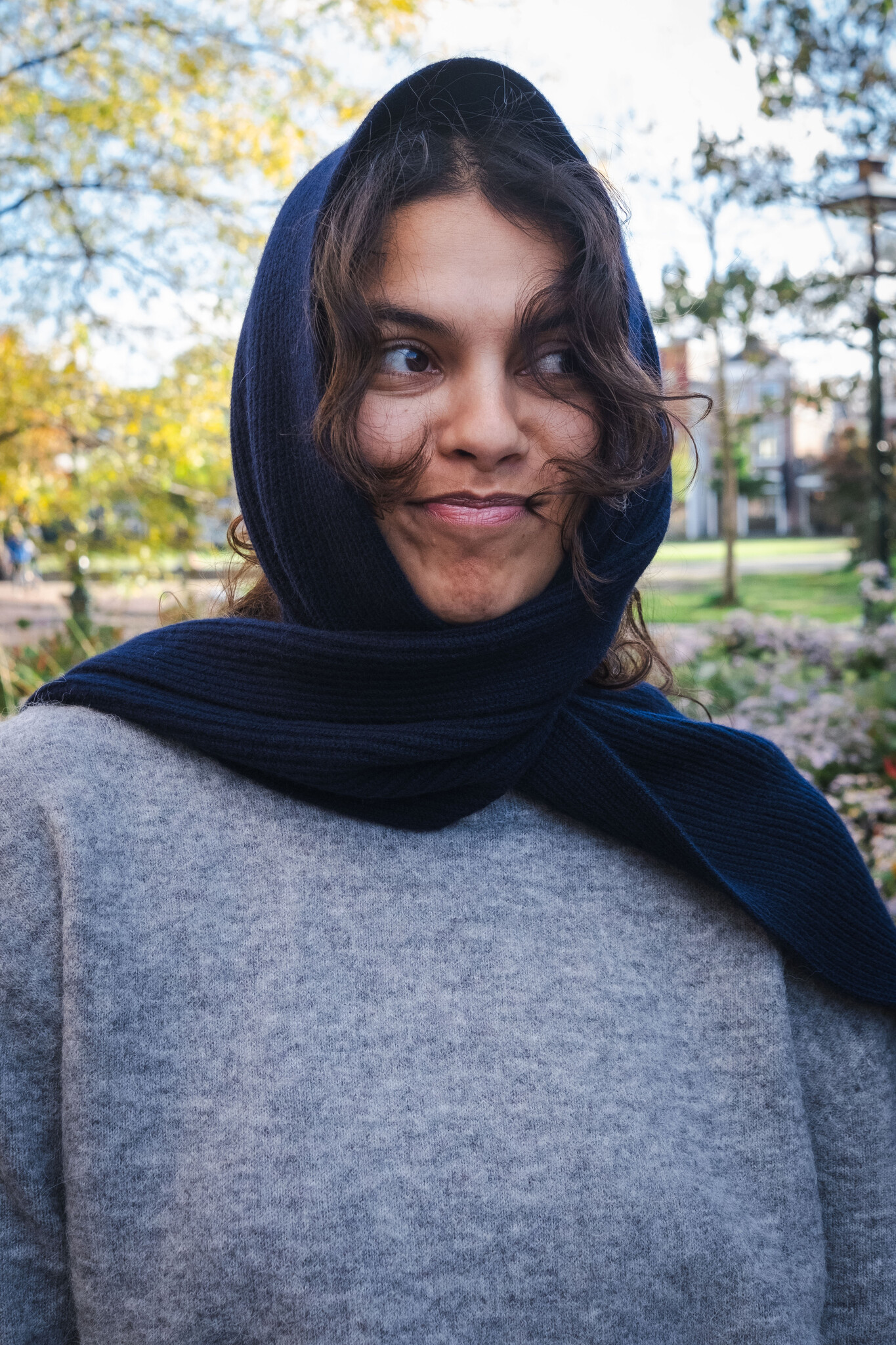 Lisa Yang Mavi scarf Navy