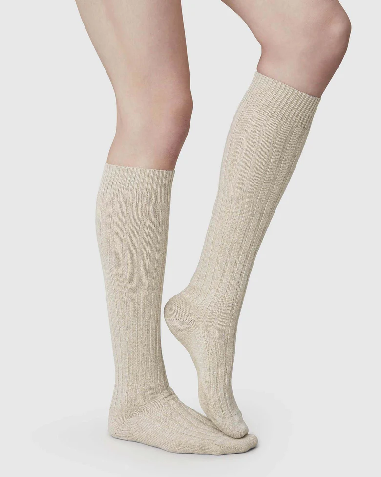 Swedish Stockings Bodil chunky knee highs sokken Oat