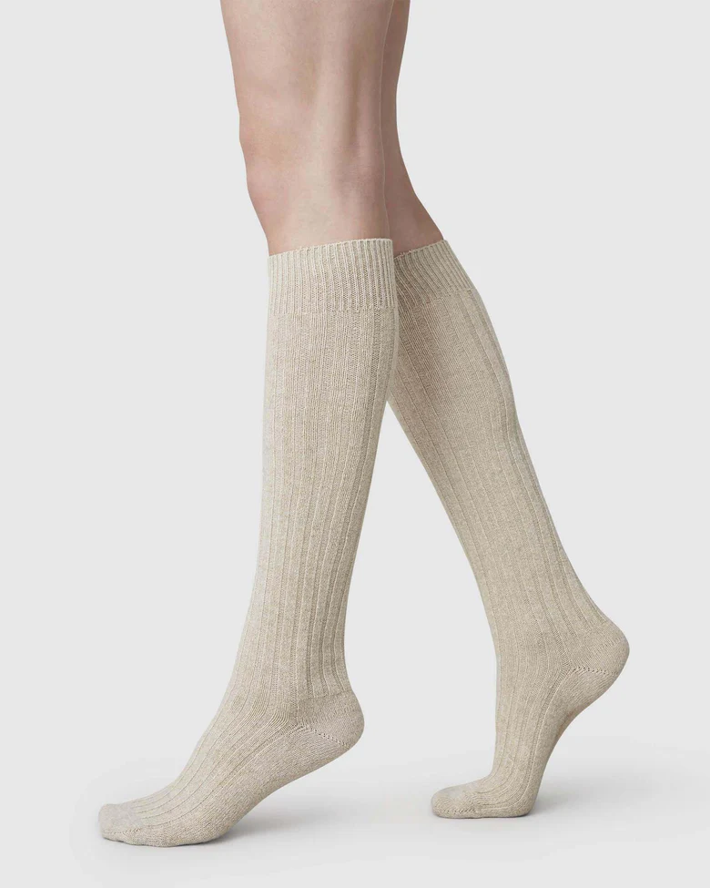 Swedish Stockings Bodil chunky knee highs sokken Oat