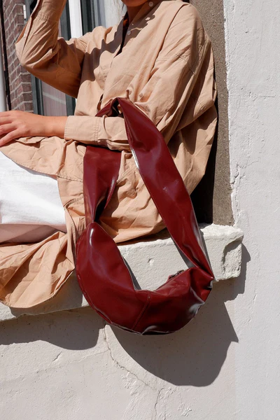 NONA Banana bag XS Glossy maroon