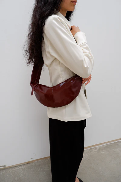 NONA Banana bag XS Glossy maroon