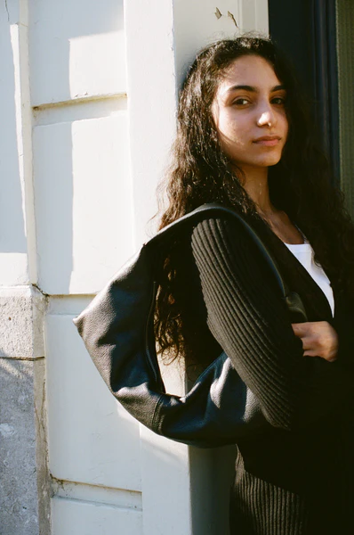 NONA Slouchy shoulder bag Grained black