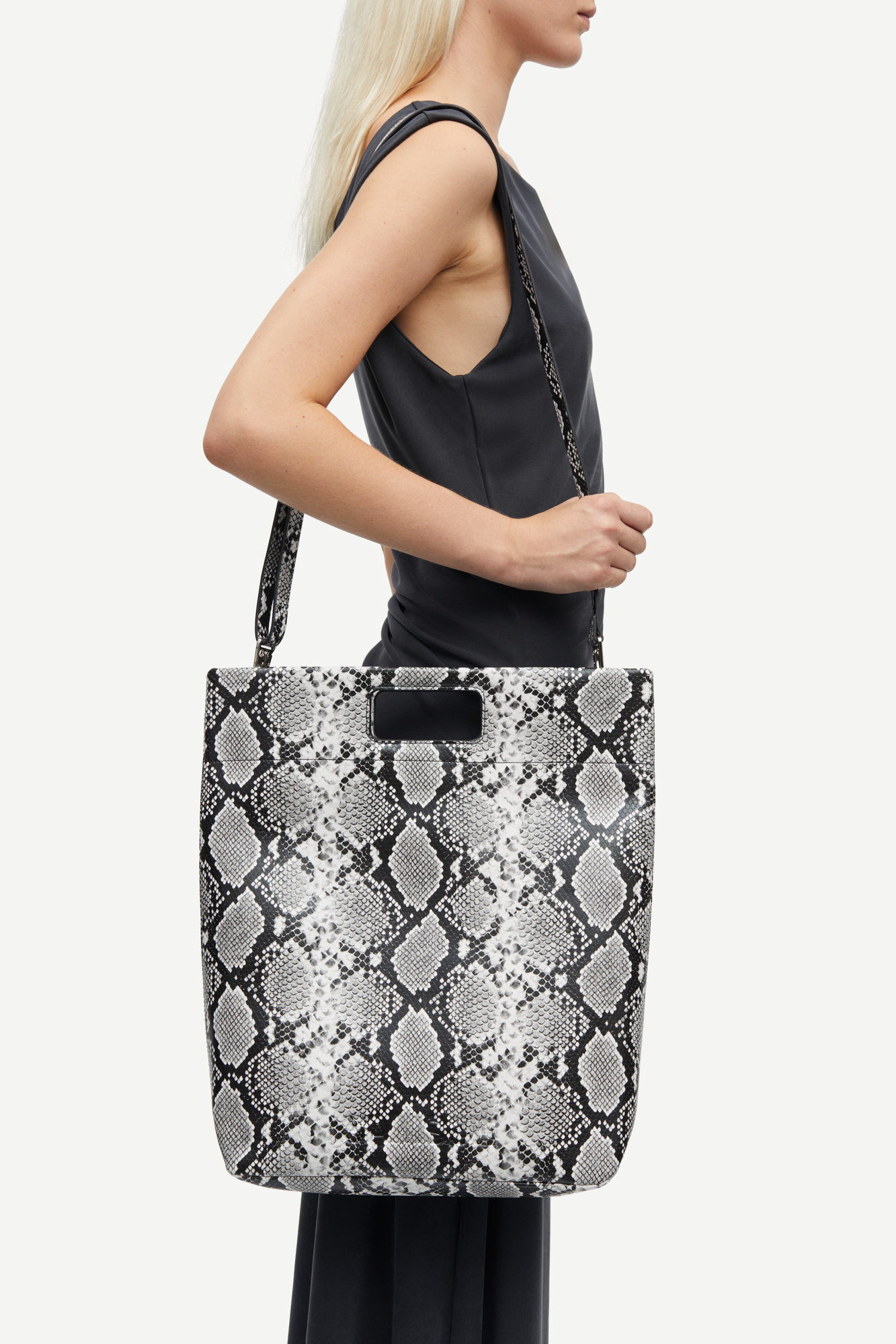 Samsoe Samsoe Sajennie tote bag Black white snake