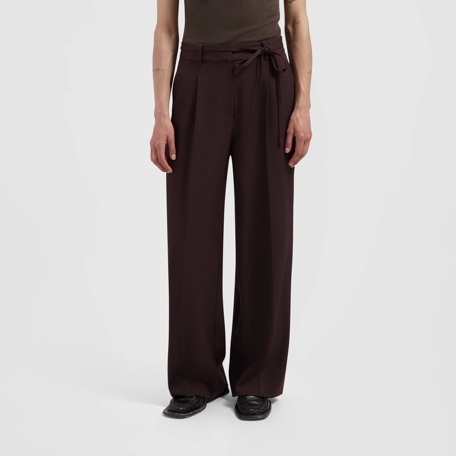 OLAF Tailord trousers Hot fudge