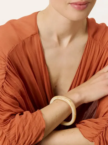 Vanessa Baroni Soft edge bangle Creme brulee