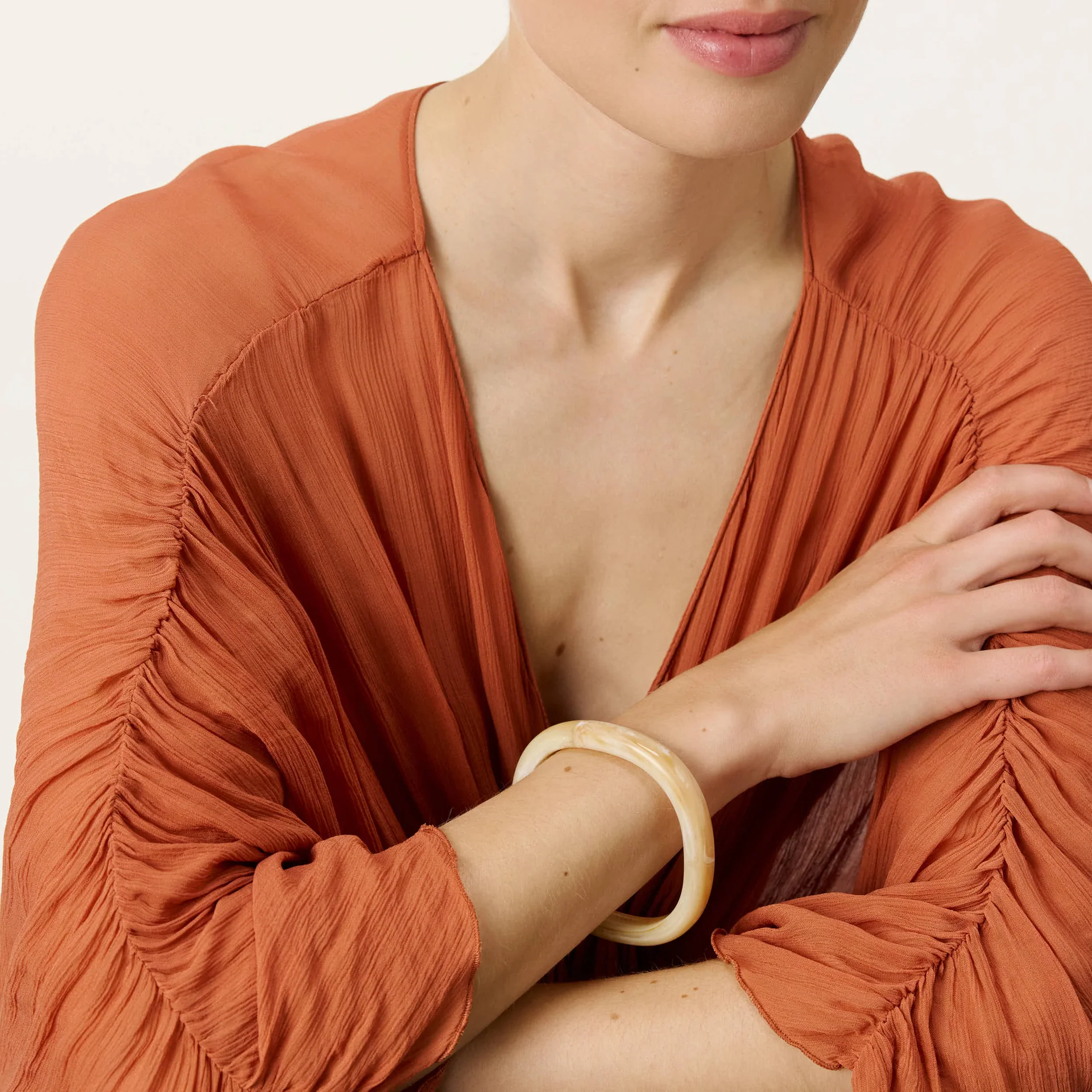 Vanessa Baroni Soft edge bangle Creme brulee