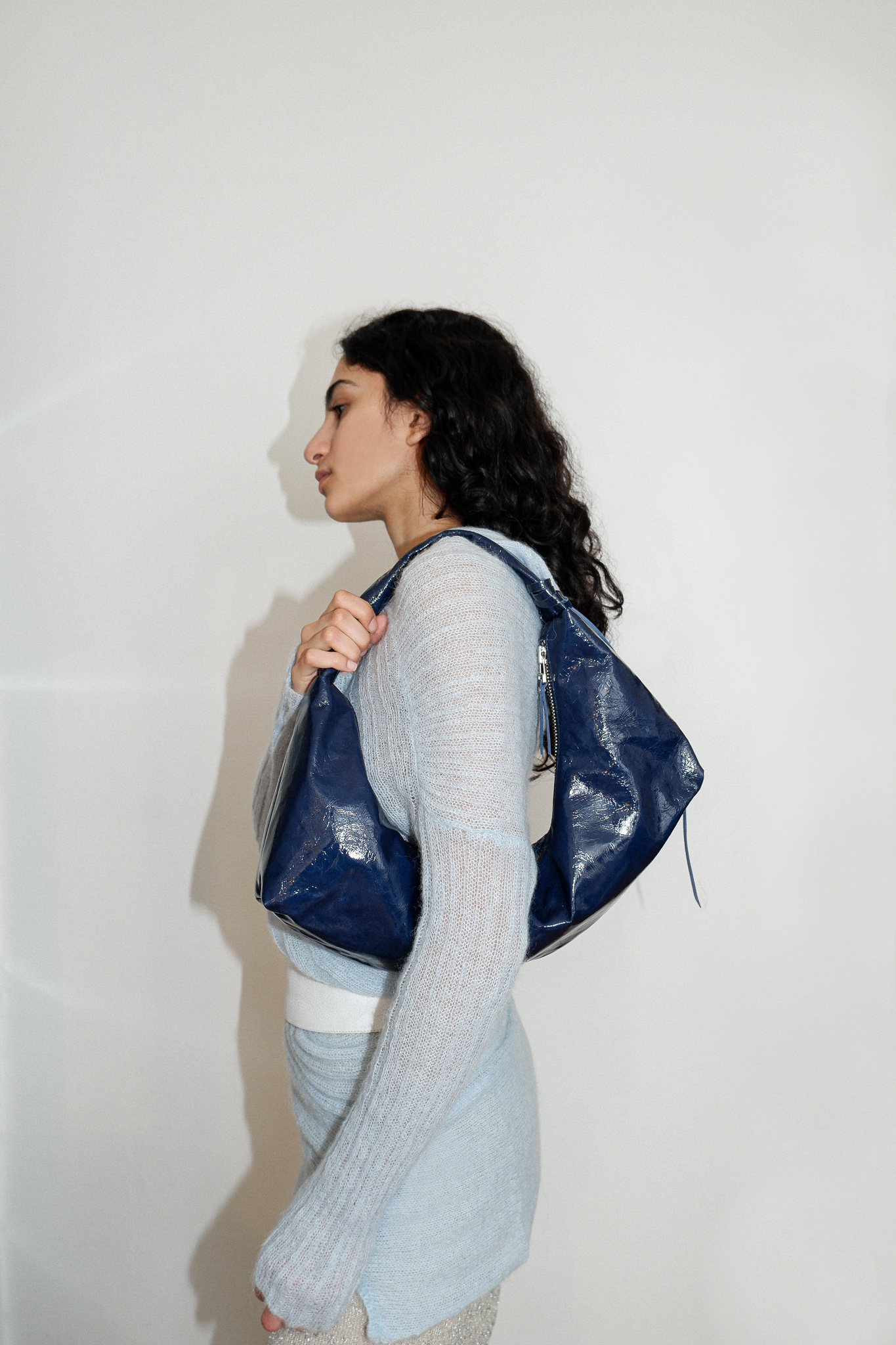 NONA Slouchy shoulder bag  Crushed patent night