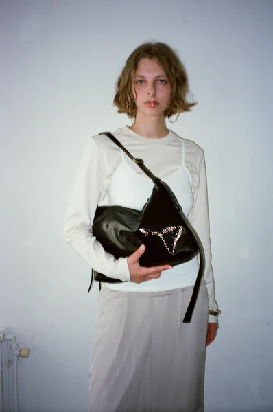 NONA Zip pocket bag Crushed patend black