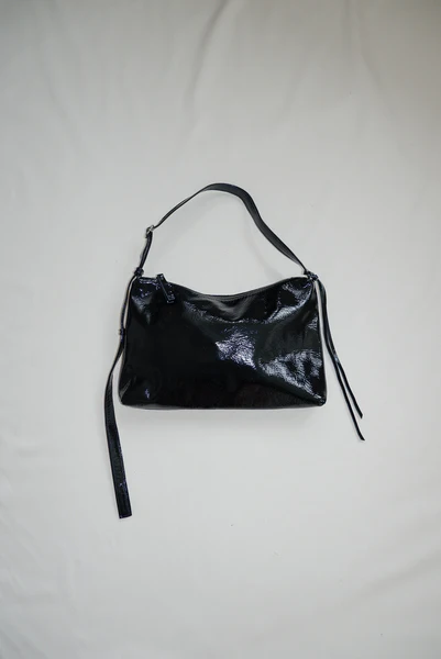 NONA Zip pocket bag Crushed patend black