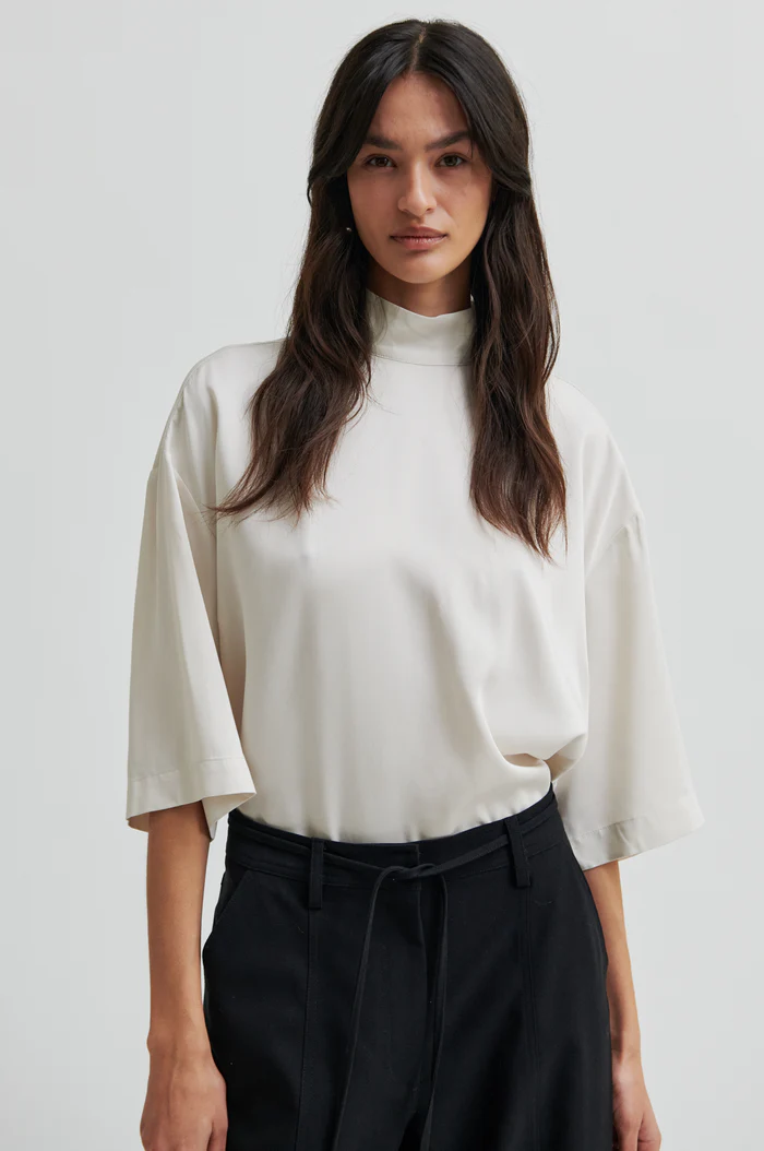 Second Female Twist tee Jet stream