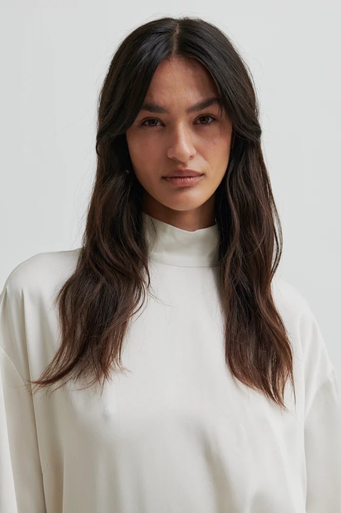 Second Female Twist tee Jet stream