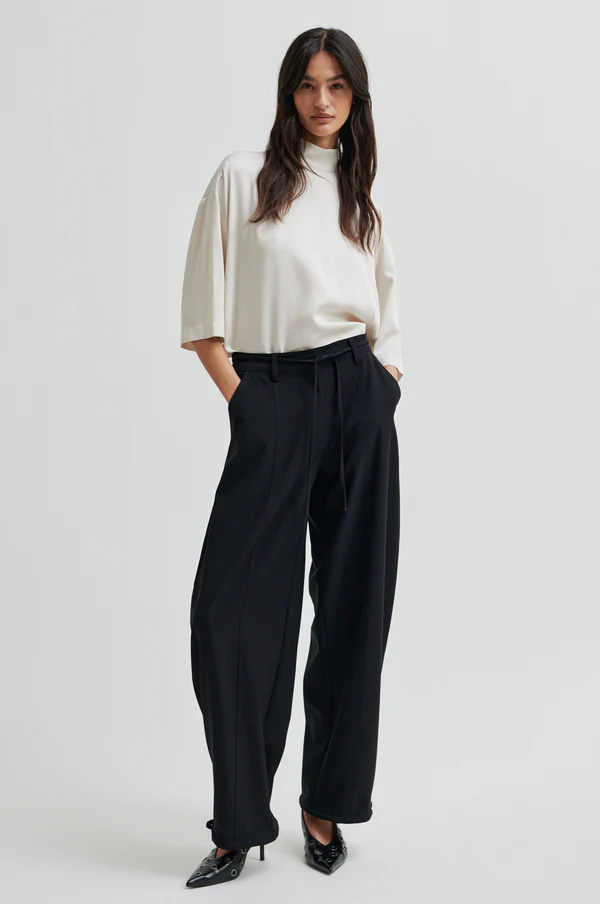 Second Female Twist tee Jet stream