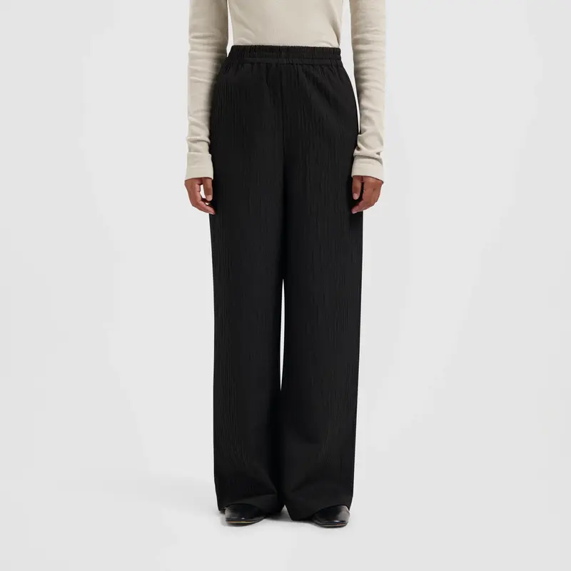 OLAF Textured drapey pant Black
