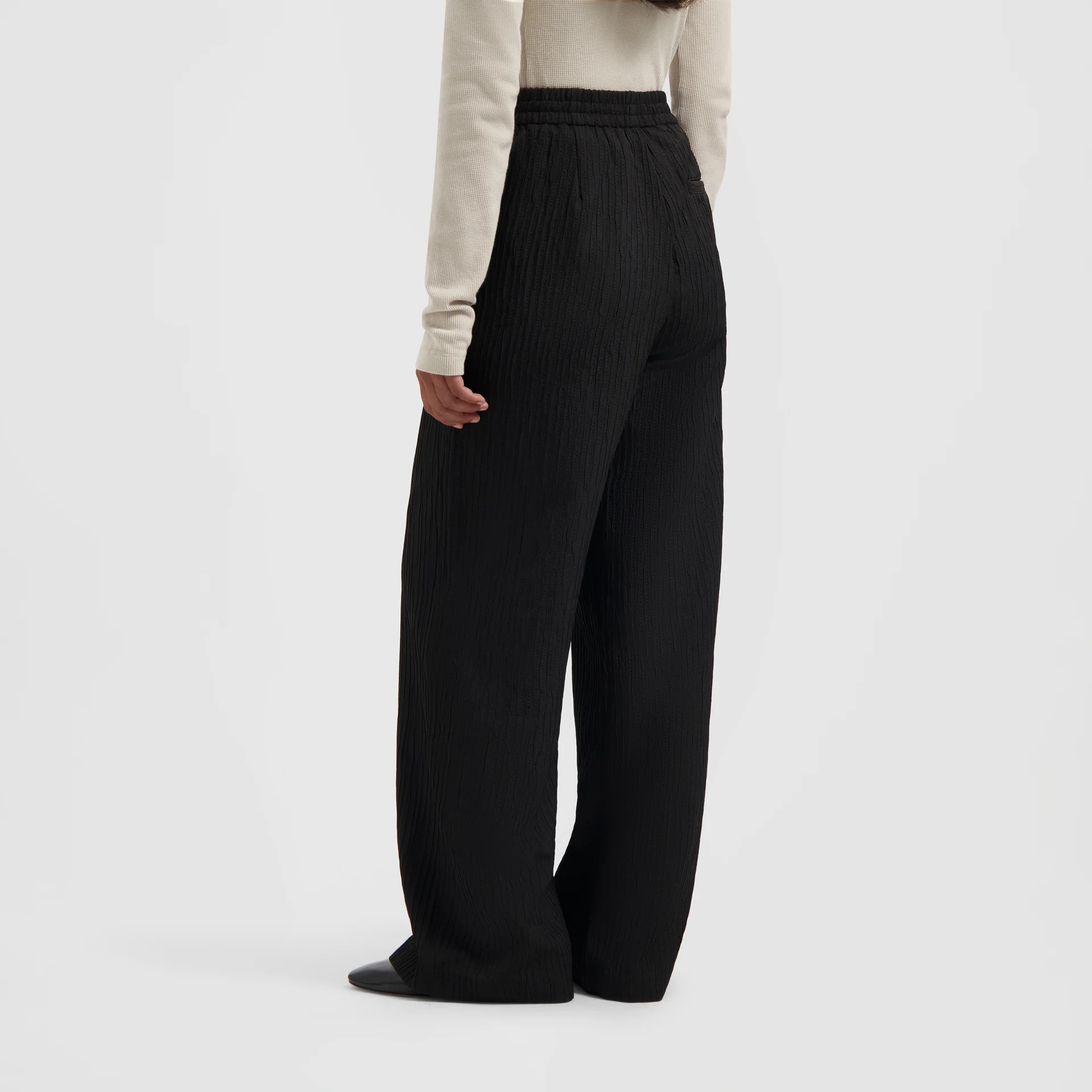 OLAF Textured drapey pant Black