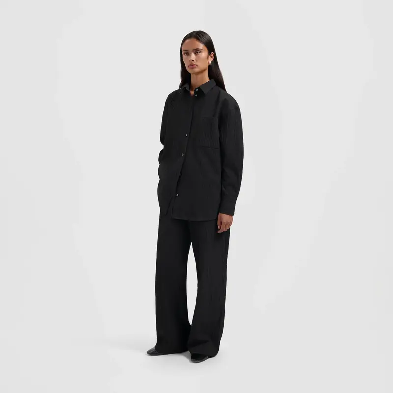 OLAF Textured drapey pant Black