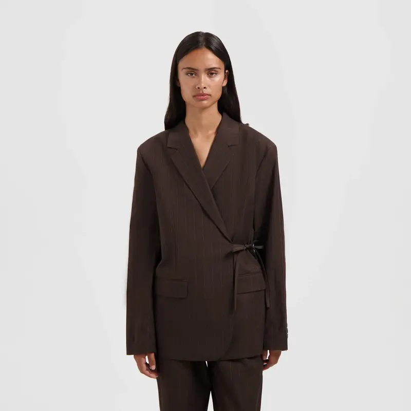 OLAF Pinstripe tie detail blazer Hot fudge