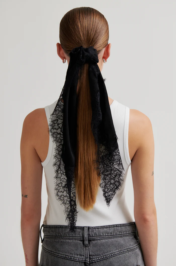 Second Female Lacia scarf Black