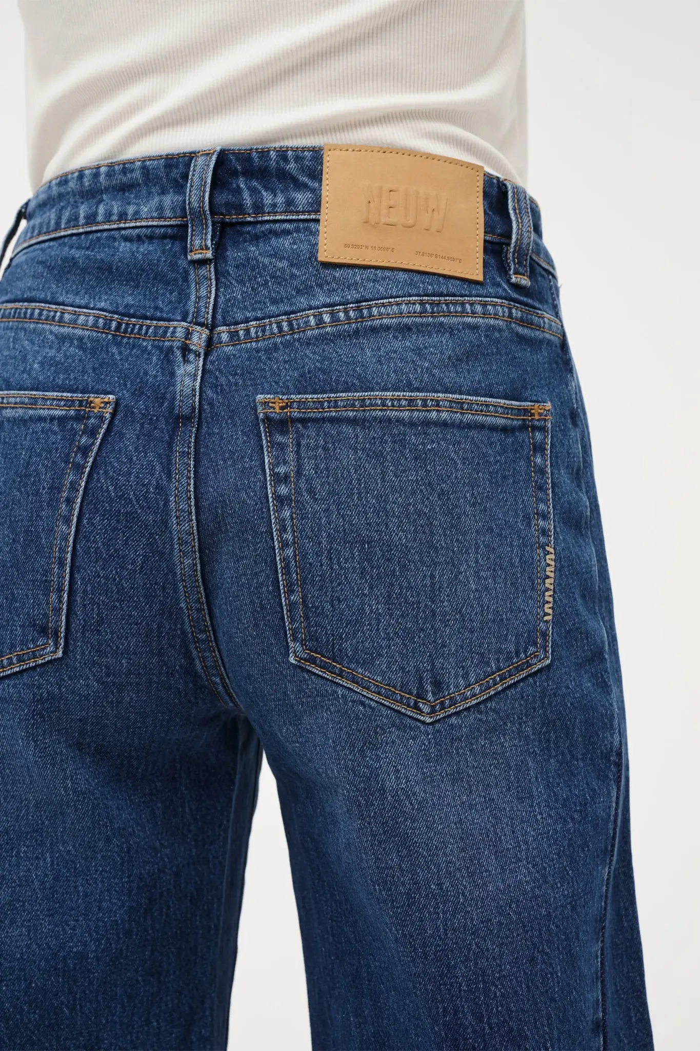 Neuw Amber barrel jeans Iris mid vintage indigo