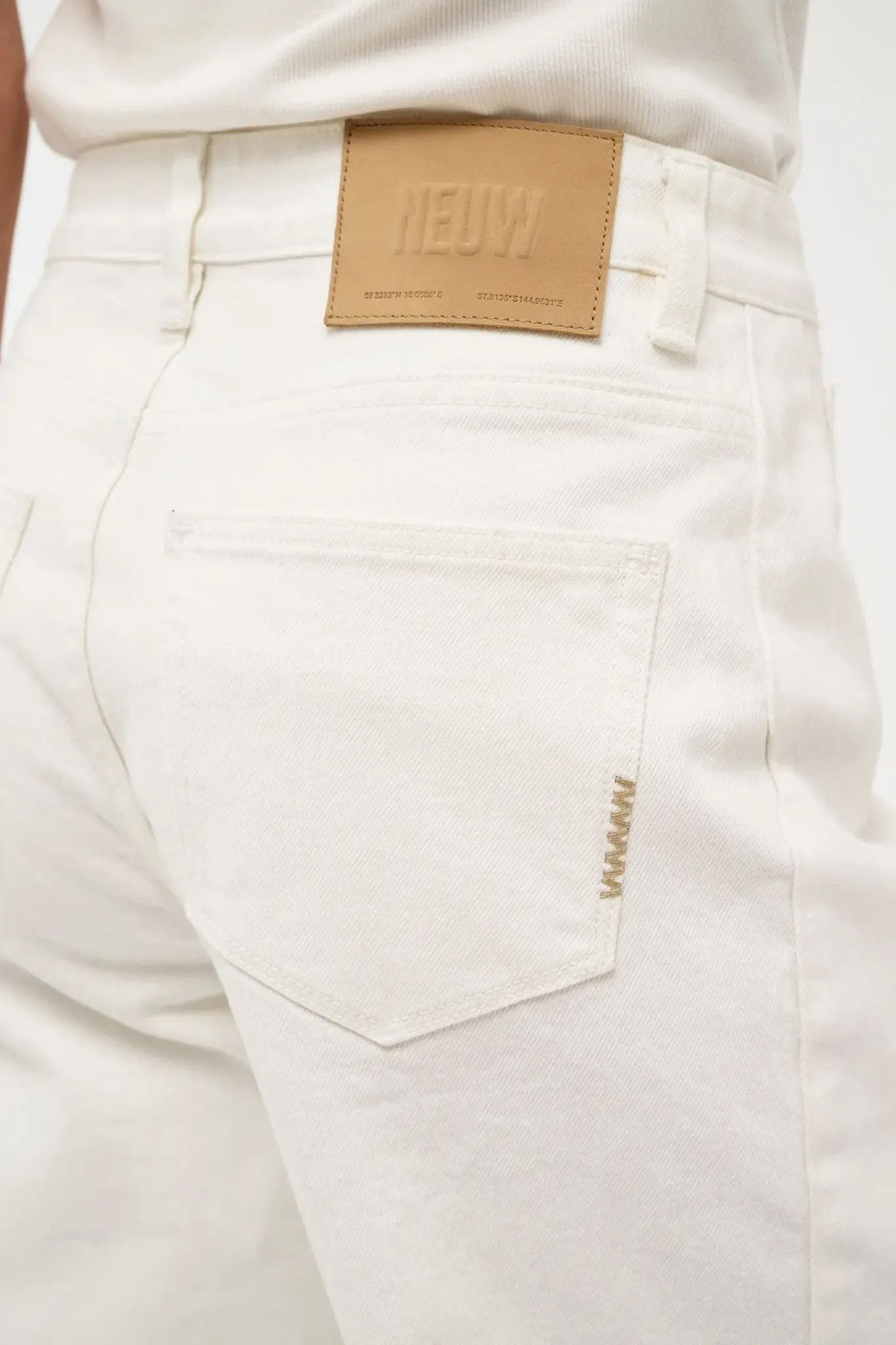 Neuw Amber barrel jeans Fresh white