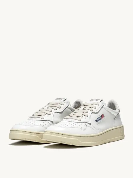 Autry Medalist low wom sneakers White leather