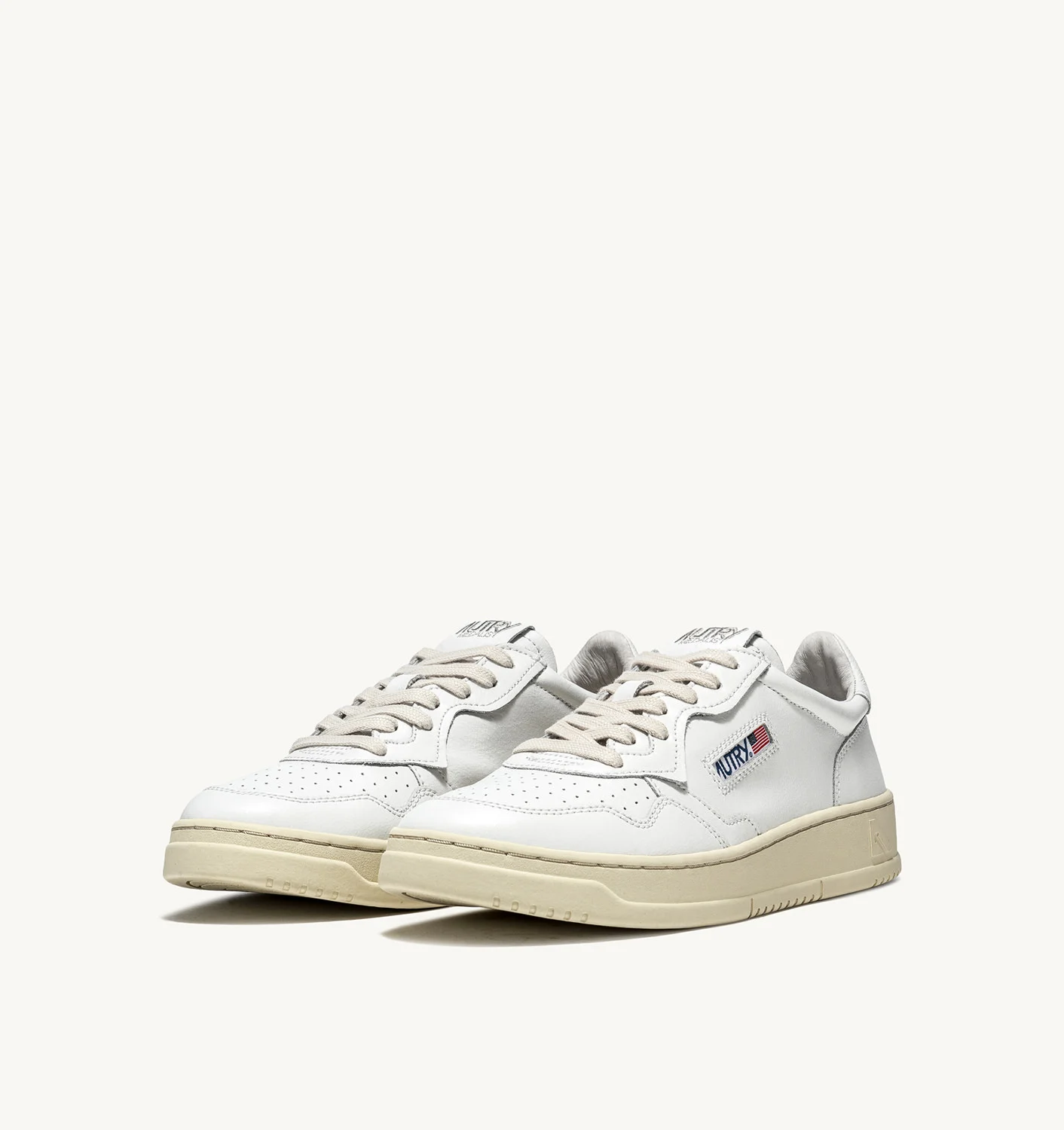 Autry Medalist low wom sneakers White leather