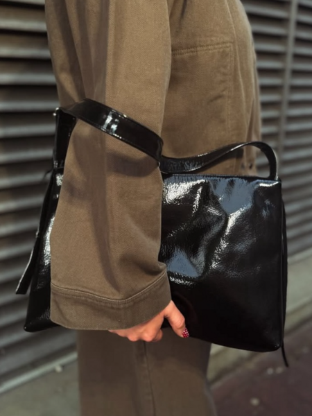 NONA Zip pocket bag Crushed patend black