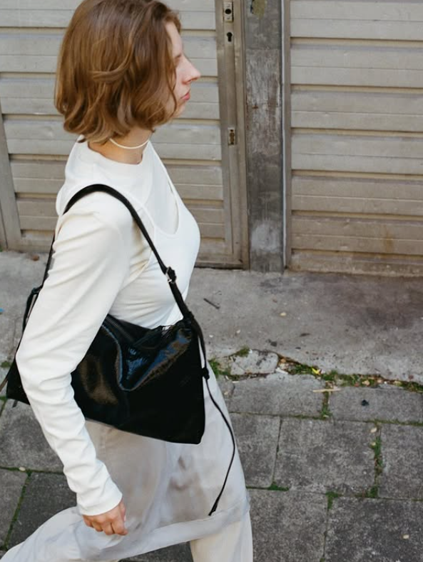 NONA Zip pocket bag Crushed patent black