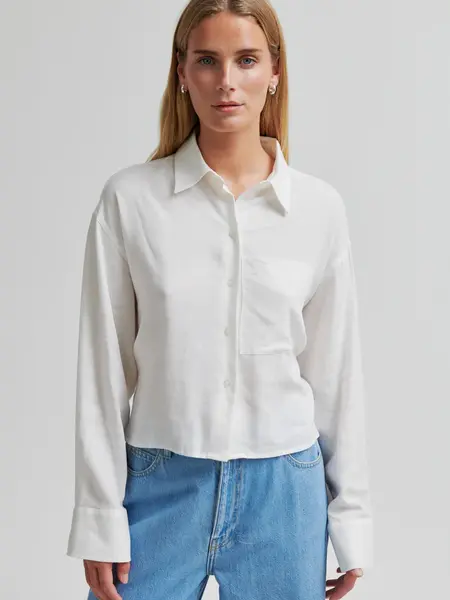 Second Female Veno shirt White Alyssum