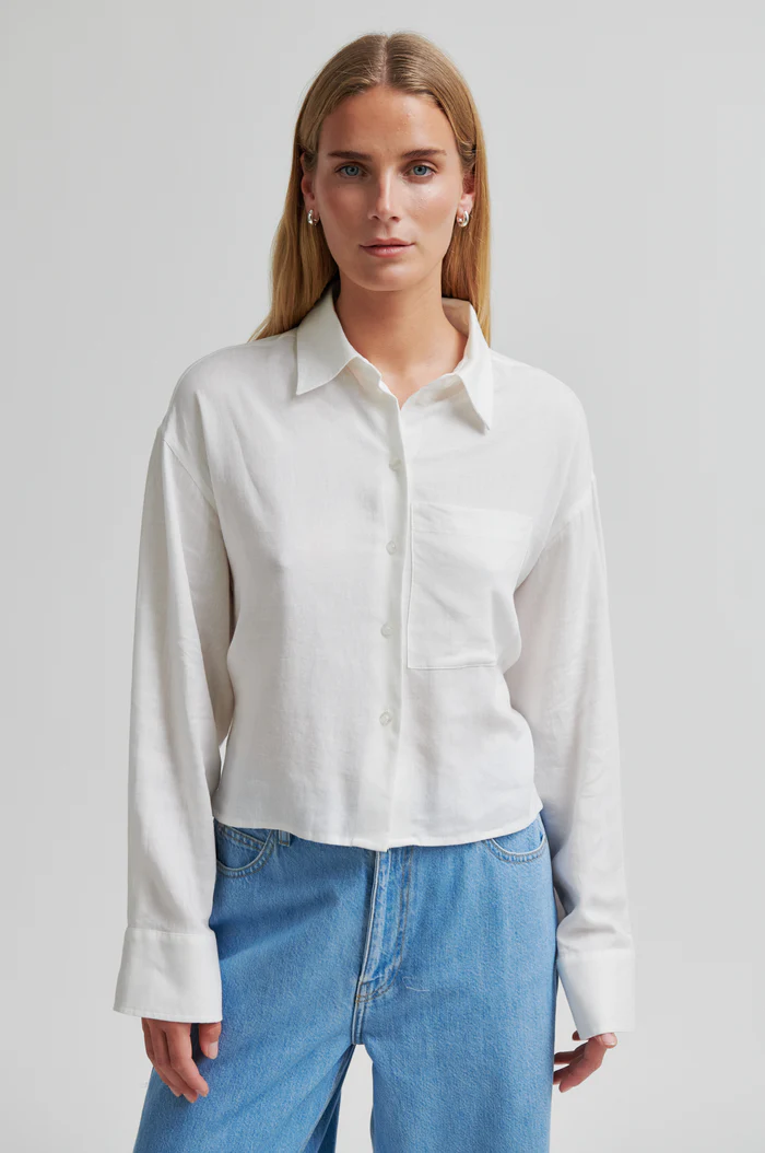 Second Female Veno shirt White Alyssum