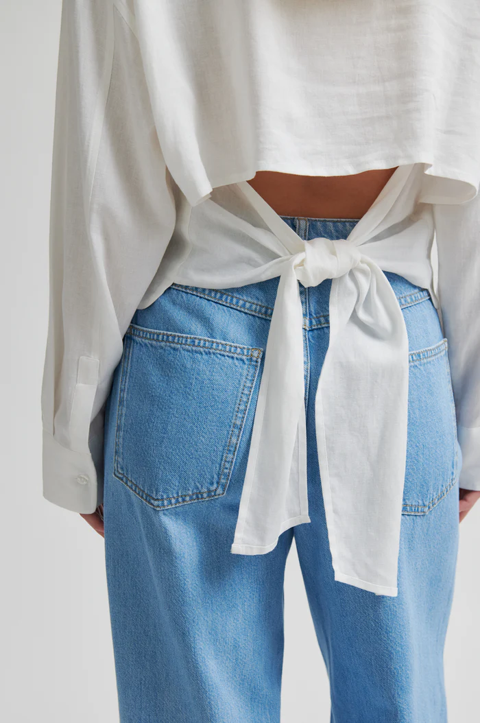 Second Female Veno shirt White Alyssum