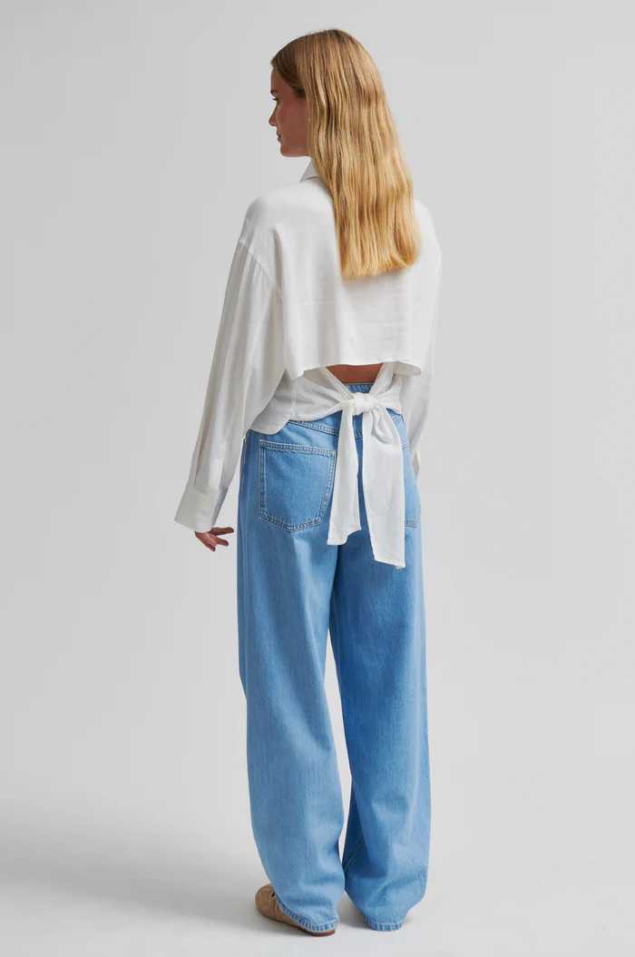Second Female Veno shirt White Alyssum