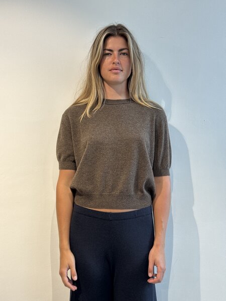 Lisa Yang Genevra T-shirt Dark truffle