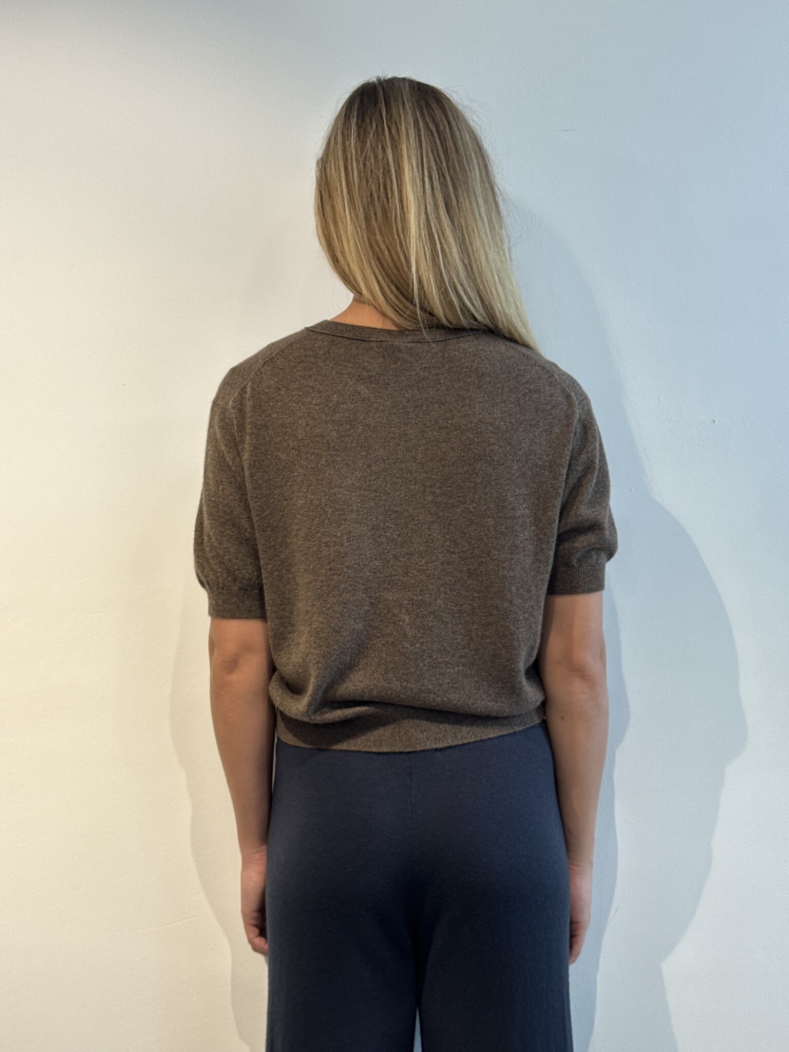Lisa Yang Genevra T-shirt Dark truffle