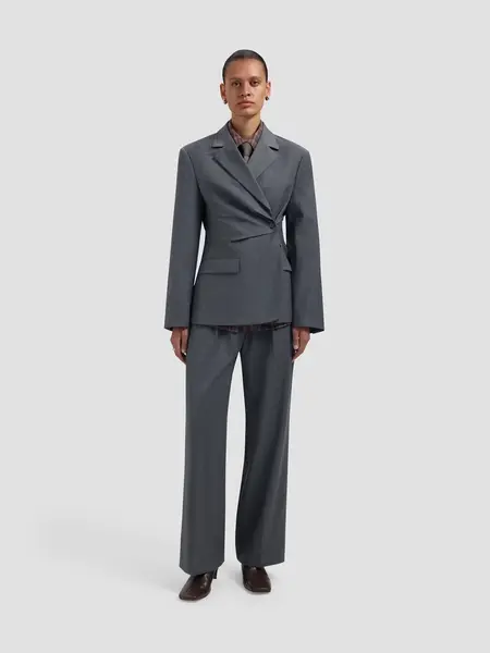 OLAF Wool asymetric blazer Sharkshin