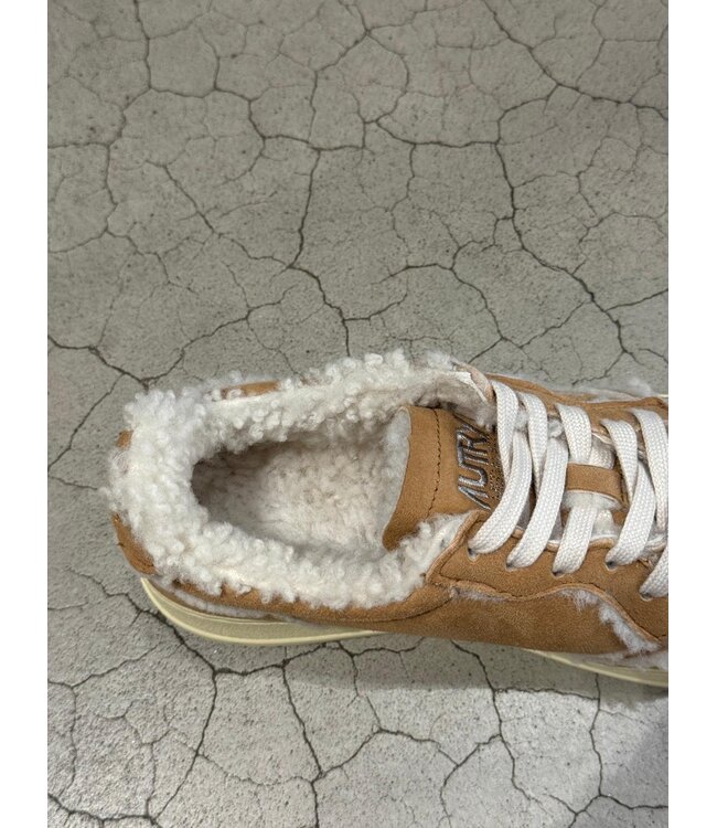 Autry Medalist low wom GX01 suede/shearling sneakers Cognac