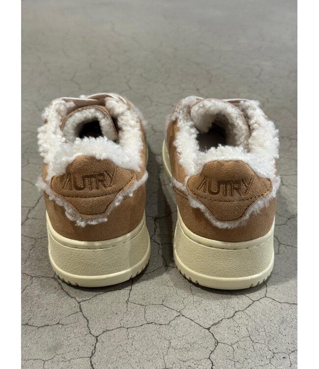 Autry Medalist low wom GX01 suede/shearling sneakers Cognac