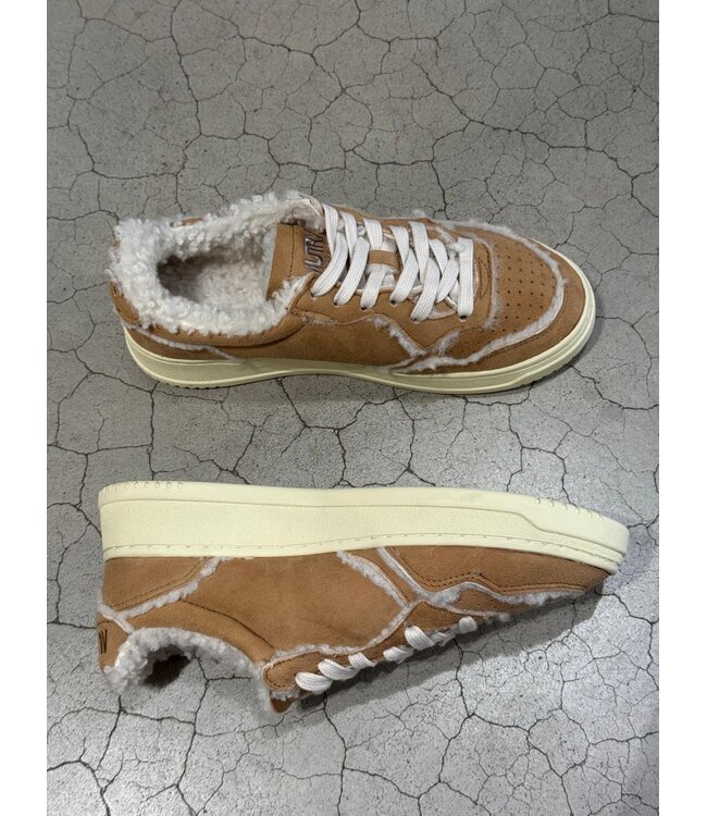 Autry Medalist low wom GX01 suede/shearling sneakers Cognac