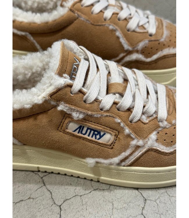 Autry Medalist low wom GX01 suede/shearling sneakers Cognac