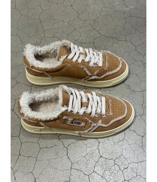 Autry Medalist low wom GX01 suede/shearling sneakers Cognac