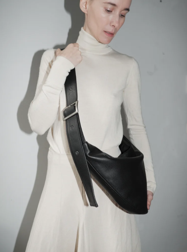 NONA Buckle banana bag XXL Black