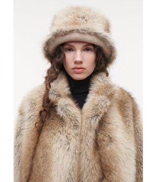 Studio AR Beau faux fox  hat Light fox
