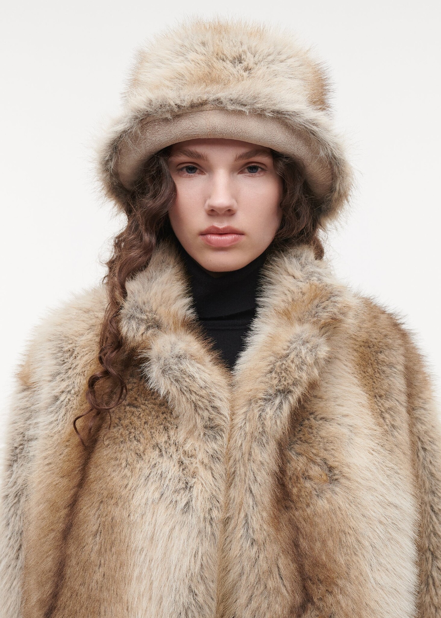 Studio AR Beau faux fox  hat Light fox