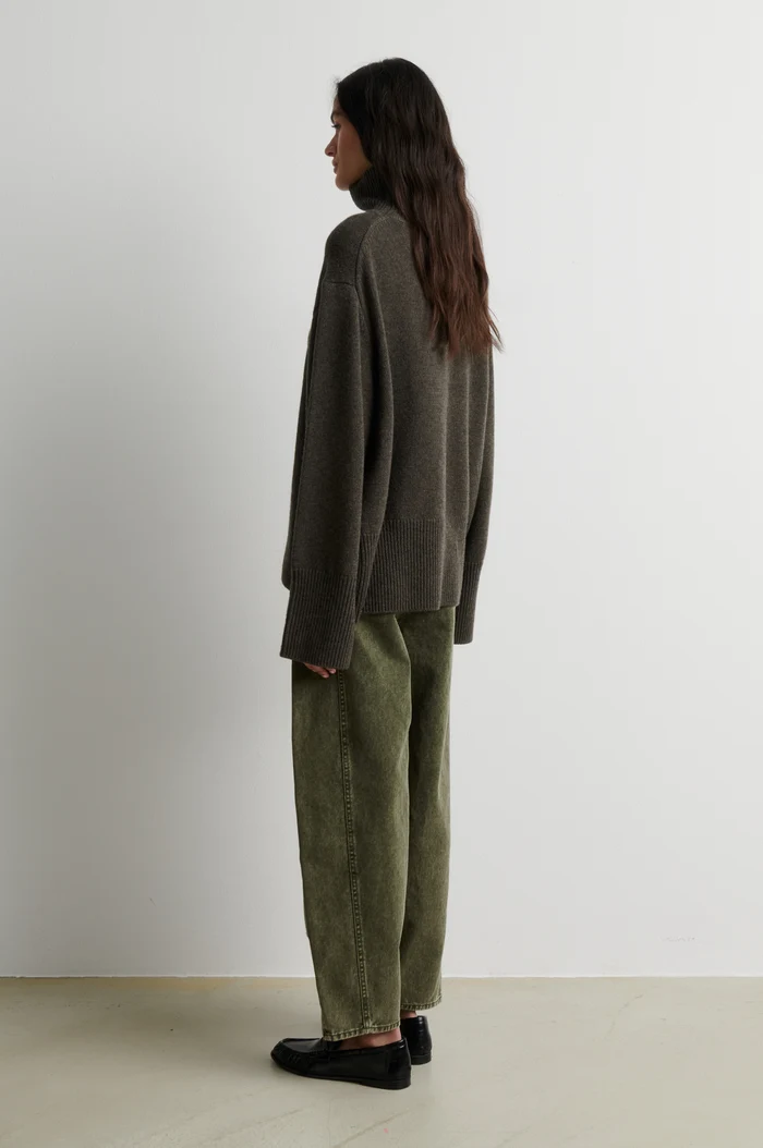 Second Female Alpha knit T-neck Black olive