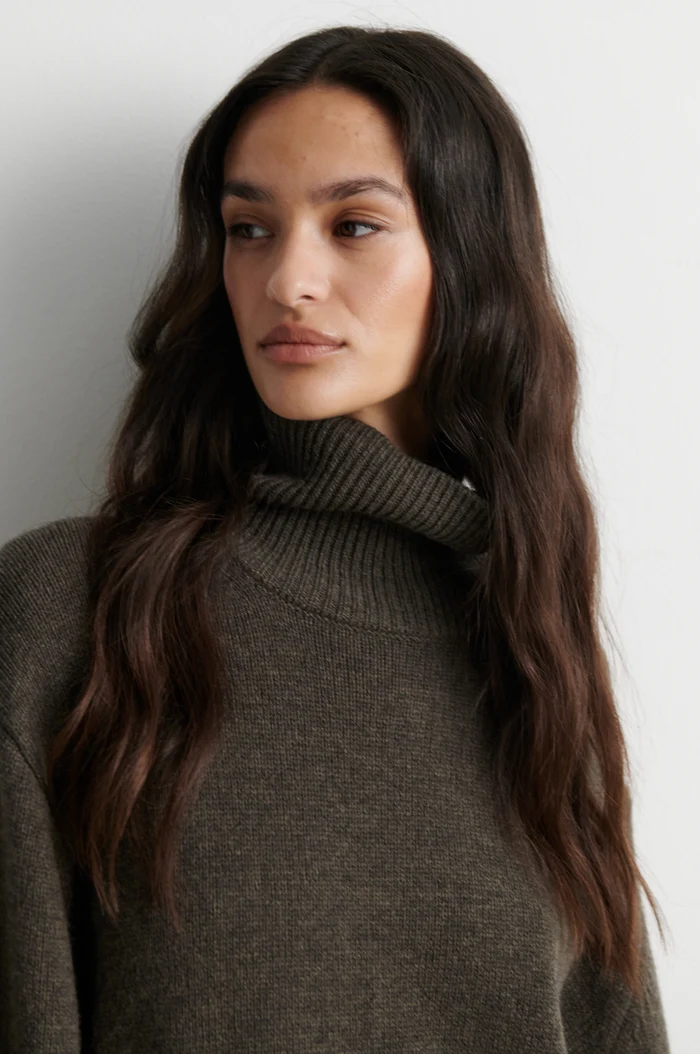 Second Female Alpha knit T-neck Black olive