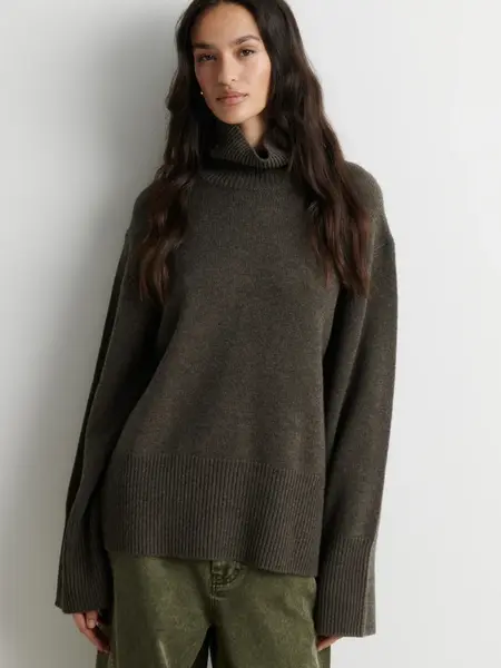 Second Female Alpha knit T-neck Black olive