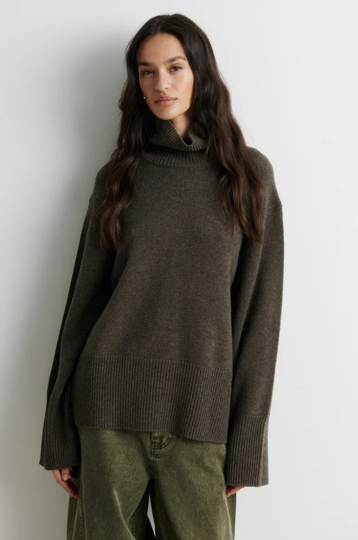 Second Female Alpha knit T-neck Black olive