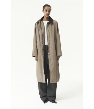 Welter Shelter Long coach washed tencel cordu jas Faded camel