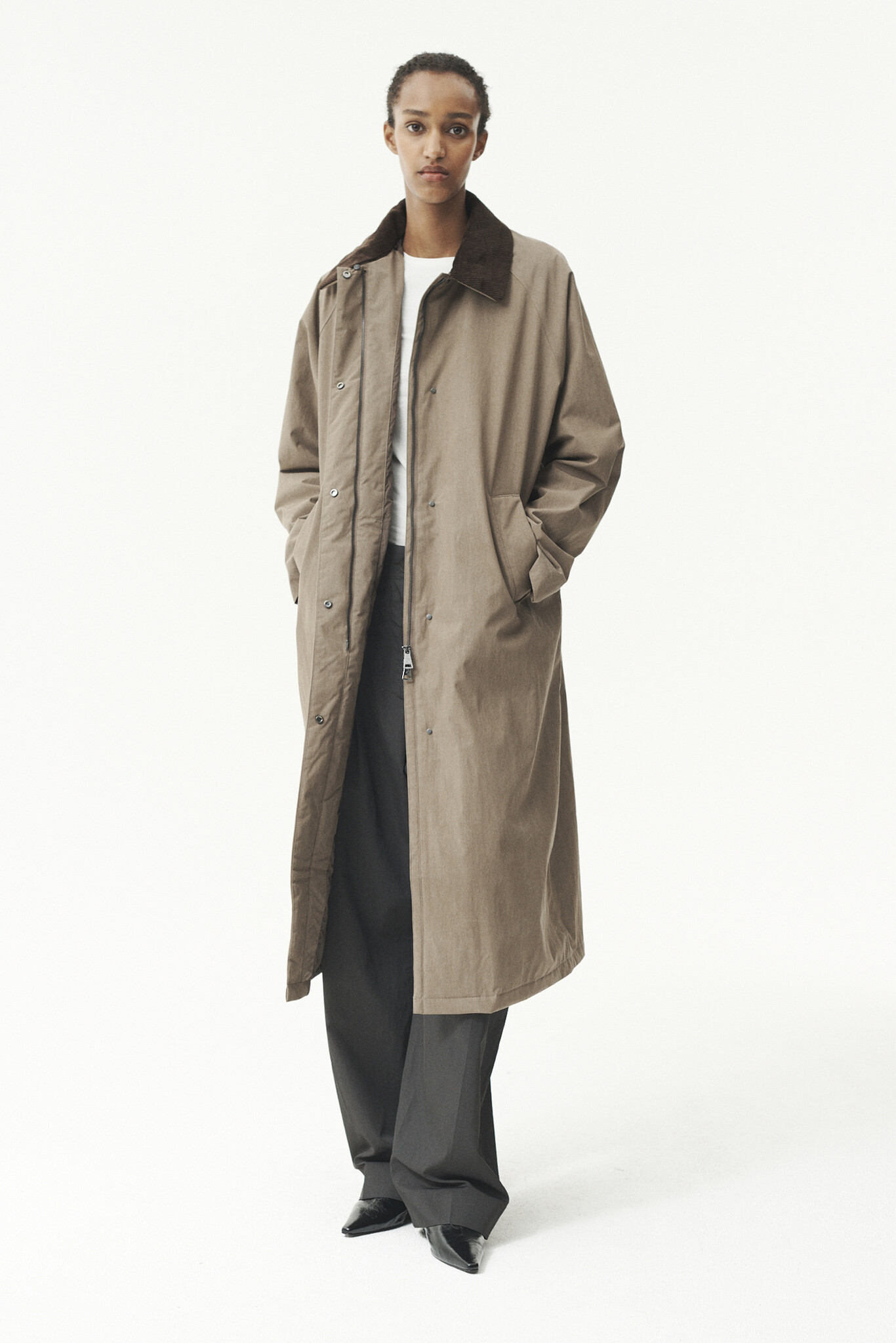 Welter Shelter Long coach washed tencel cordu jas Faded camel