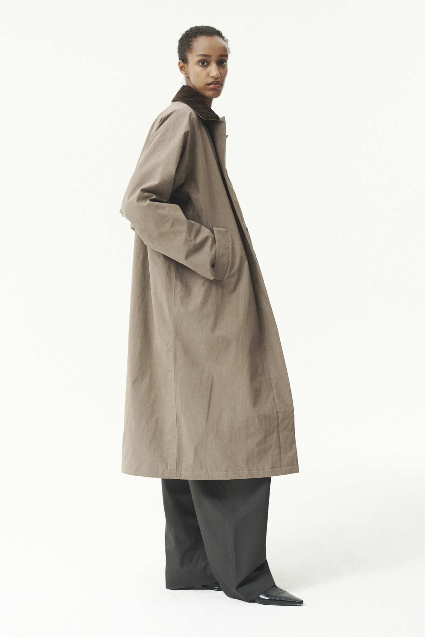 Welter Shelter Long coach washed tencel cordu jas Faded camel