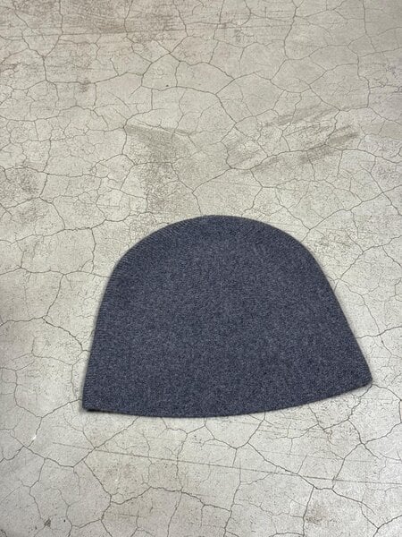 Lisa Yang Birtgitte hat Graphite